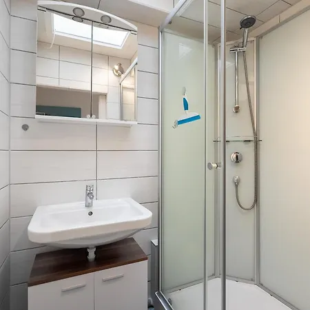 Mit Sonnenterrasse Und Grossem Suedgarten In Strandnaehe - Garnekuul 69