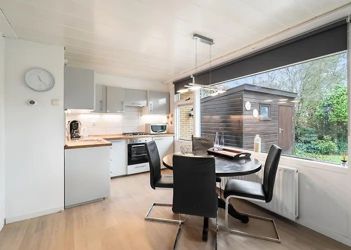 Mit Sonnenterrasse Und Grossem Suedgarten In Strandnaehe - Garnekuul 69