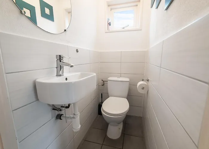 Mit Sonnenterrasse Und Grossem Suedgarten In Strandnaehe - Garnekuul 69 *